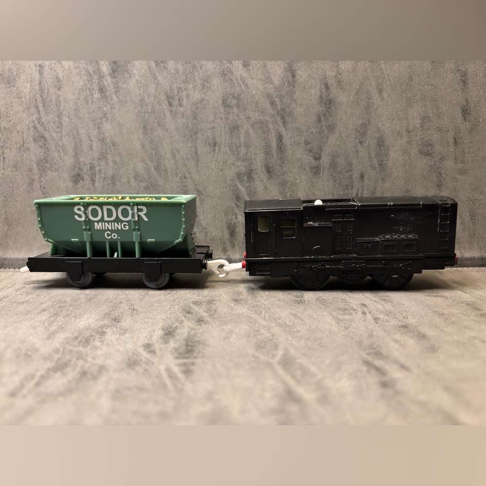 Thomas & Friends Black Diesel with
Sodor Mining Flip Cart